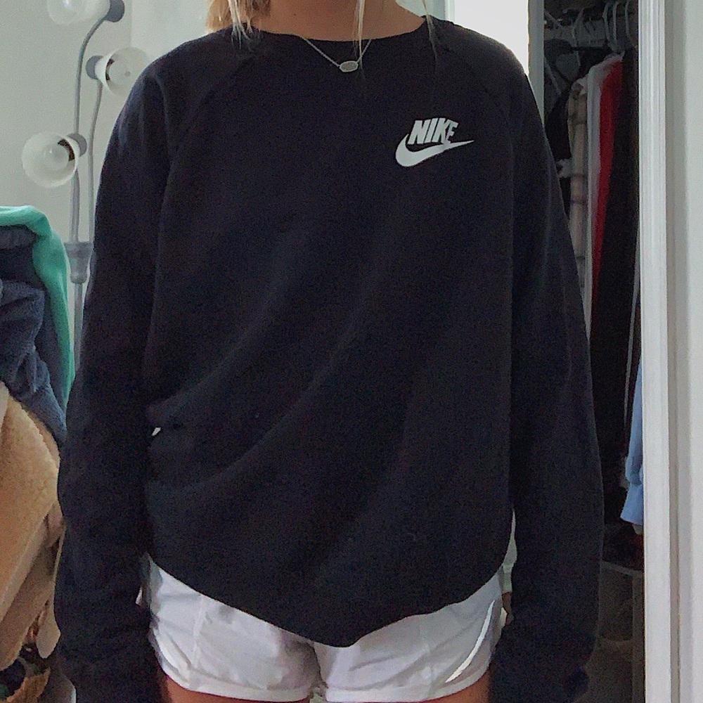 NWOT NIKE CREWNECK